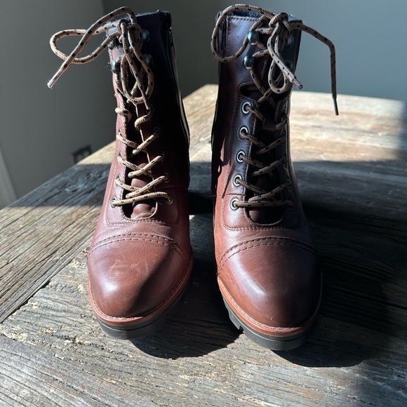 Naturalizer lace up boots! - Picture 4 of 6